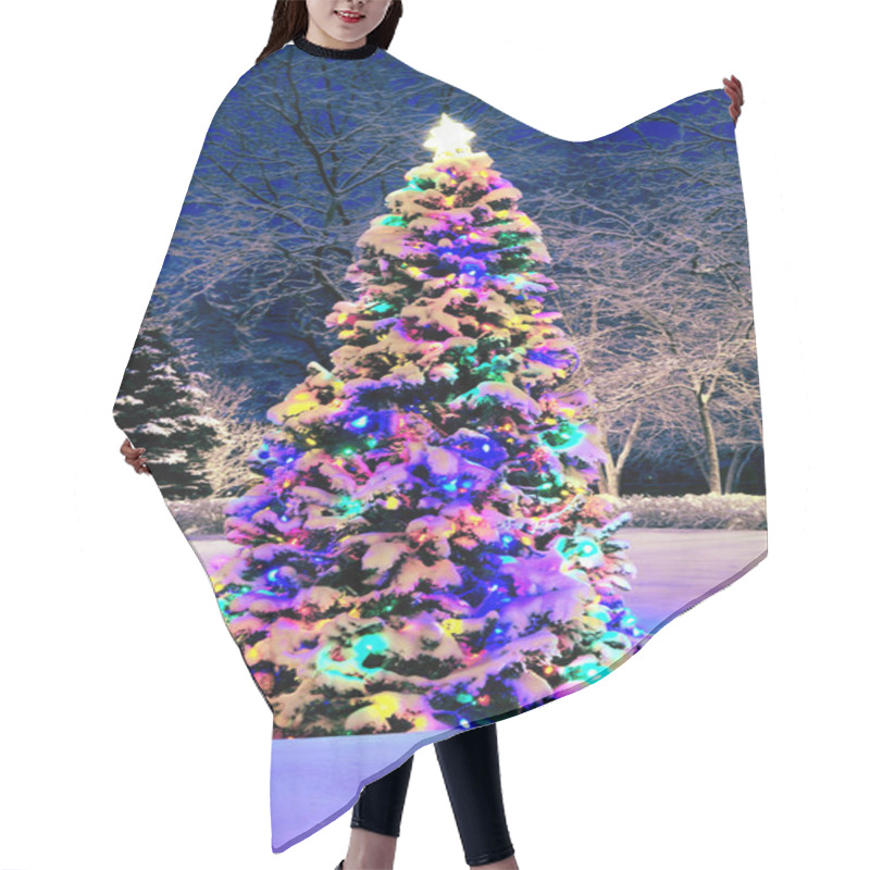 Personality  Decorated Christmas Tree Outside With Lights Covered With Snow Hair Cutting Cape