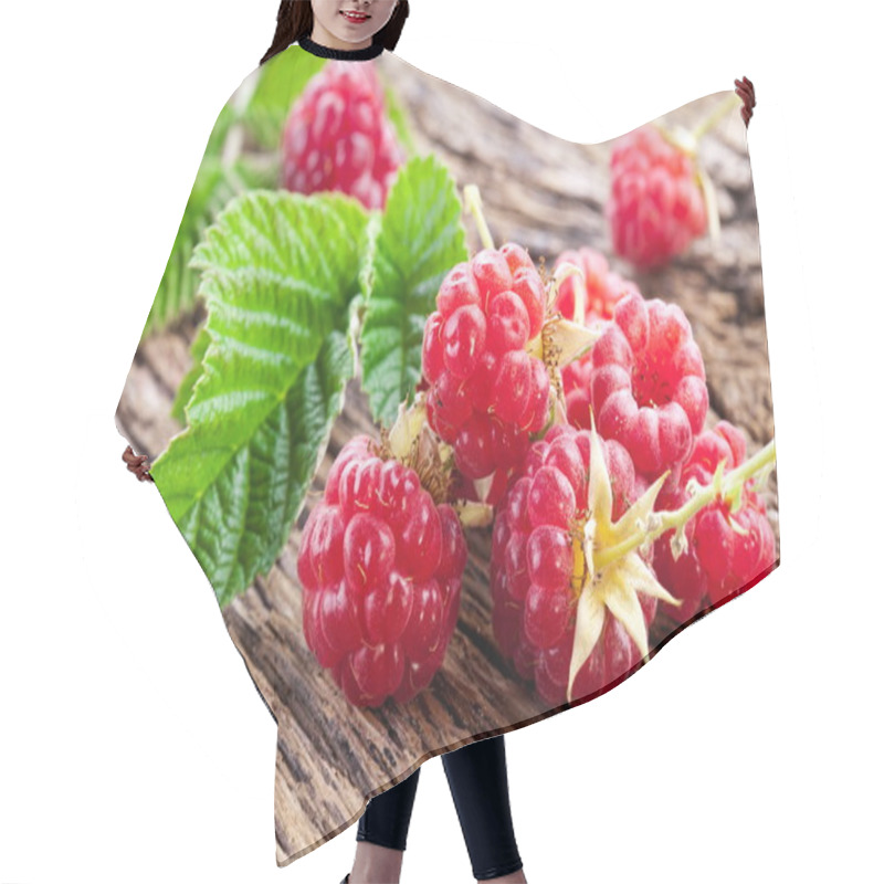 Personality  Raspberries With Leaves Hair Cutting Cape