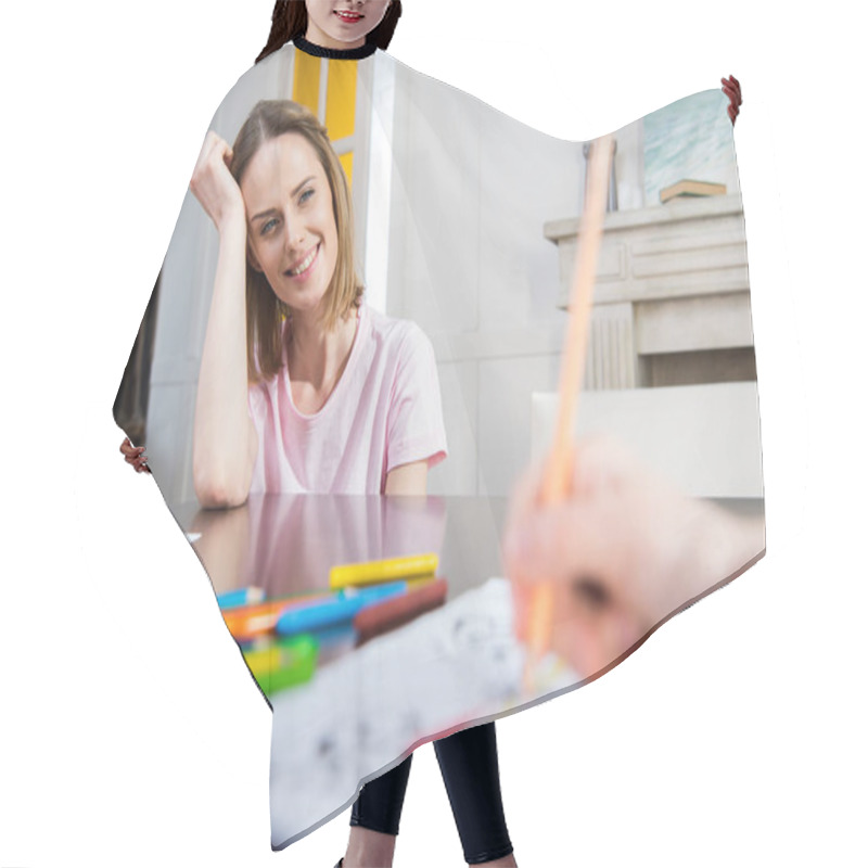 Personality  Mother And Daughter Drawing  Hair Cutting Cape