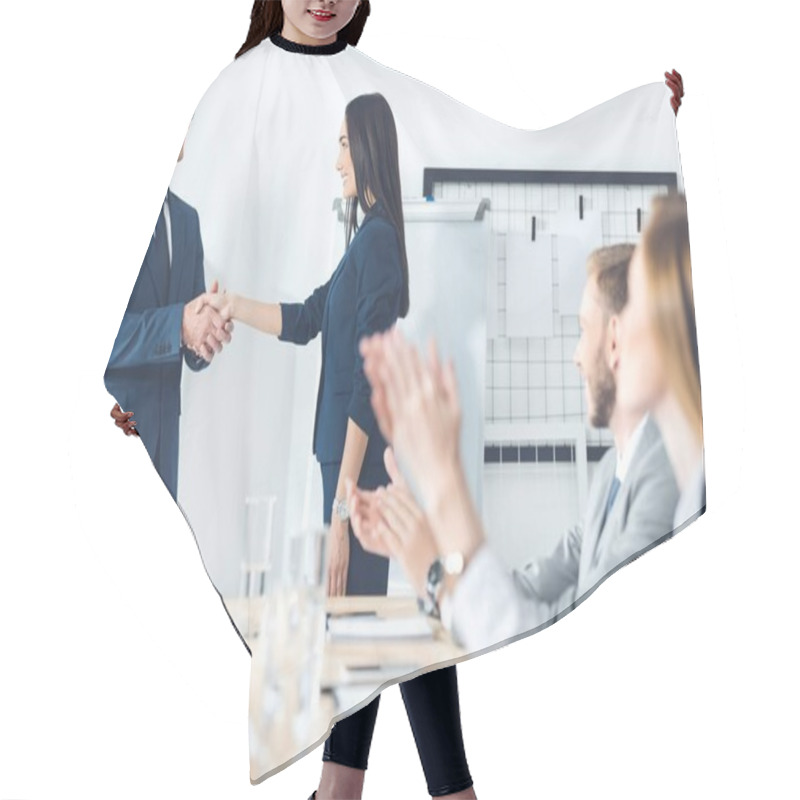 Personality  Boss Shaking Hand Of Manageress Hair Cutting Cape