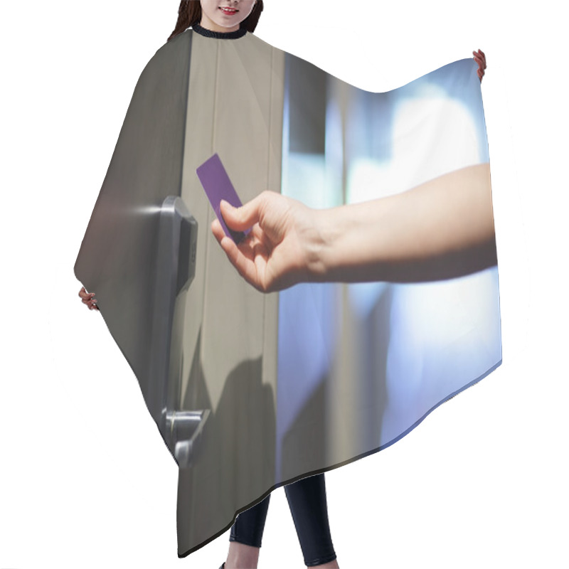 Personality  Opening Hotel Door With Keyless Entry Card Hair Cutting Cape