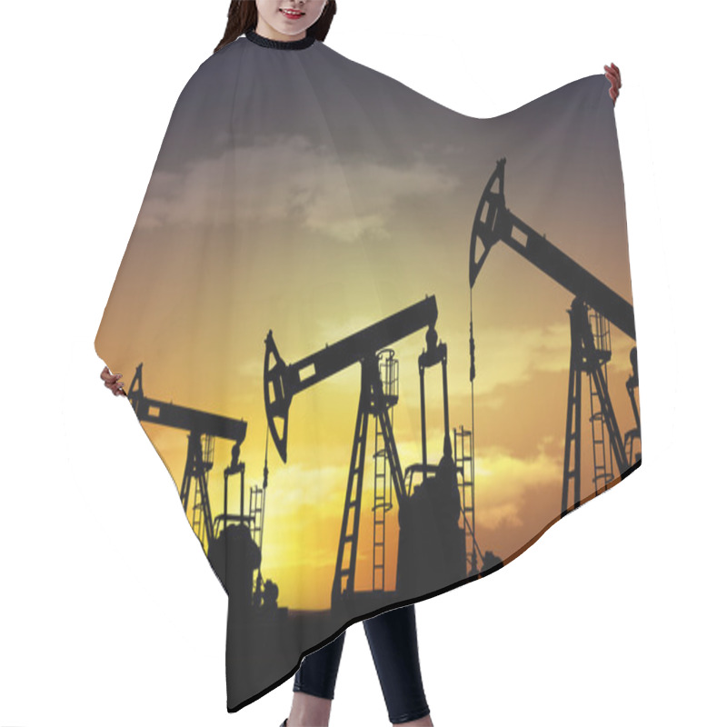 Personality  Oil Pump Jack Hair Cutting Cape