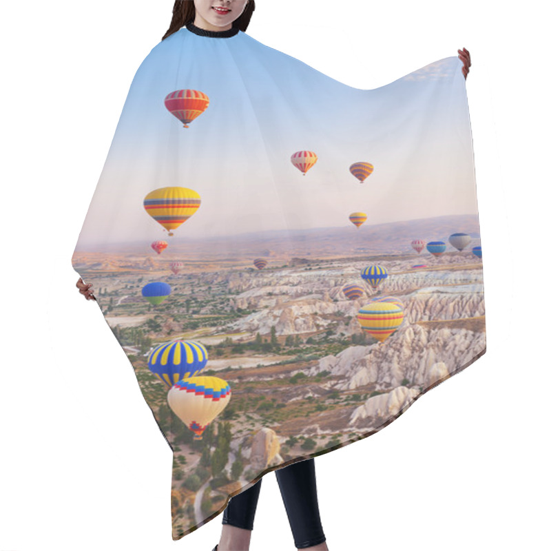 Personality  Hot Air Balloon Flying Over Cappadocia Turkey Hair Cutting Cape