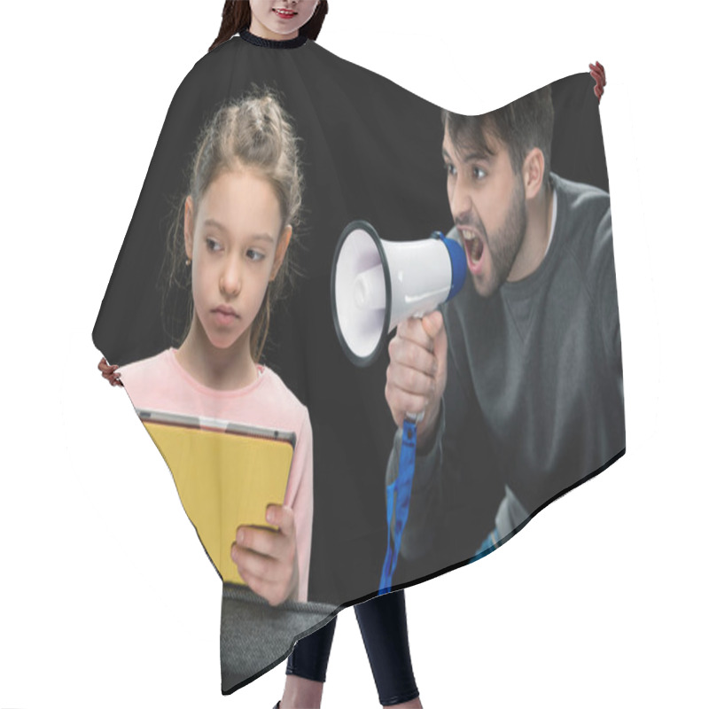 Personality  Father And Daughter Quarreling Hair Cutting Cape