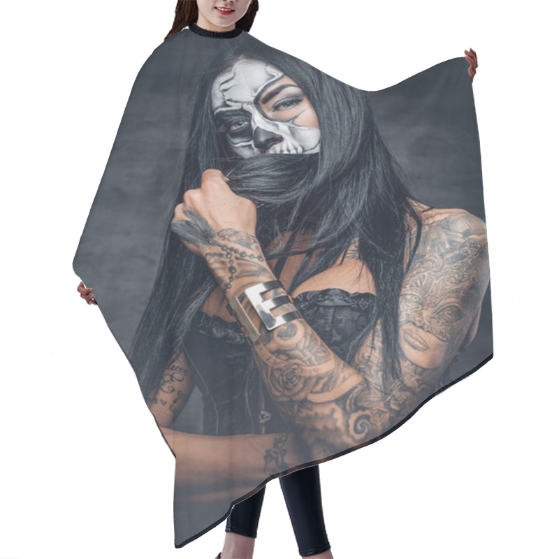 Personality  Tattooed Girl With Skull Make Up Hair Cutting Cape