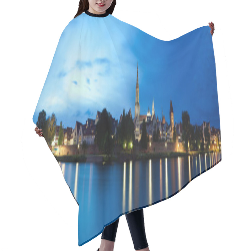 Personality  Ulm Skyline Hair Cutting Cape