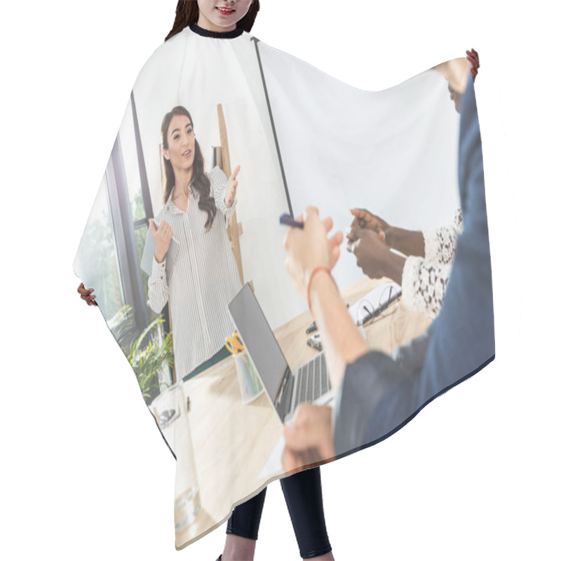 Personality  Asian Businesswoman Presenting Business Idea Hair Cutting Cape