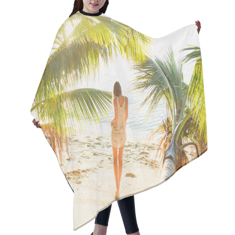 Personality  Rear View Of Woman Standing Between Palm Trees On Sea Beach Hair Cutting Cape