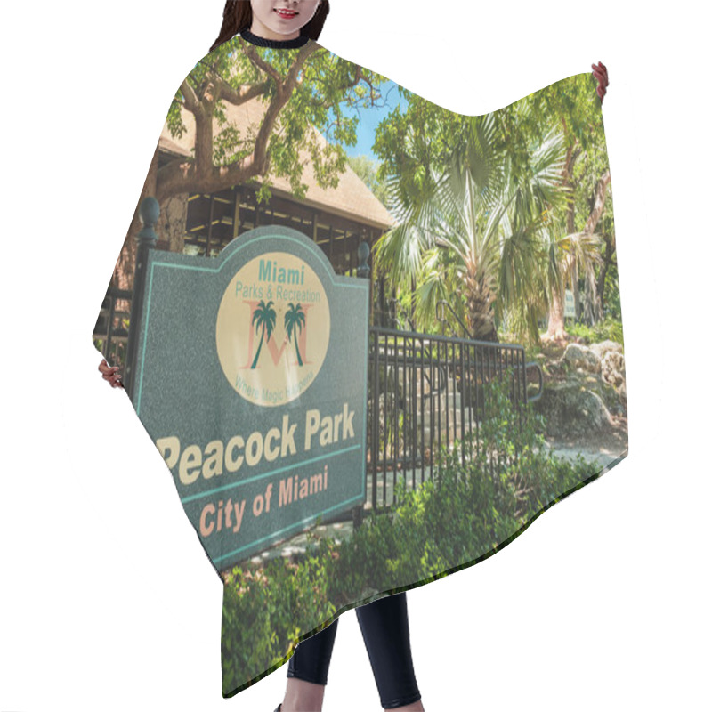 Personality  Miami, Florida - August 21, 2018:  Entrance Sign To The Popular Bayfront Peacock Park In Trendy Coconut Grove. Hair Cutting Cape