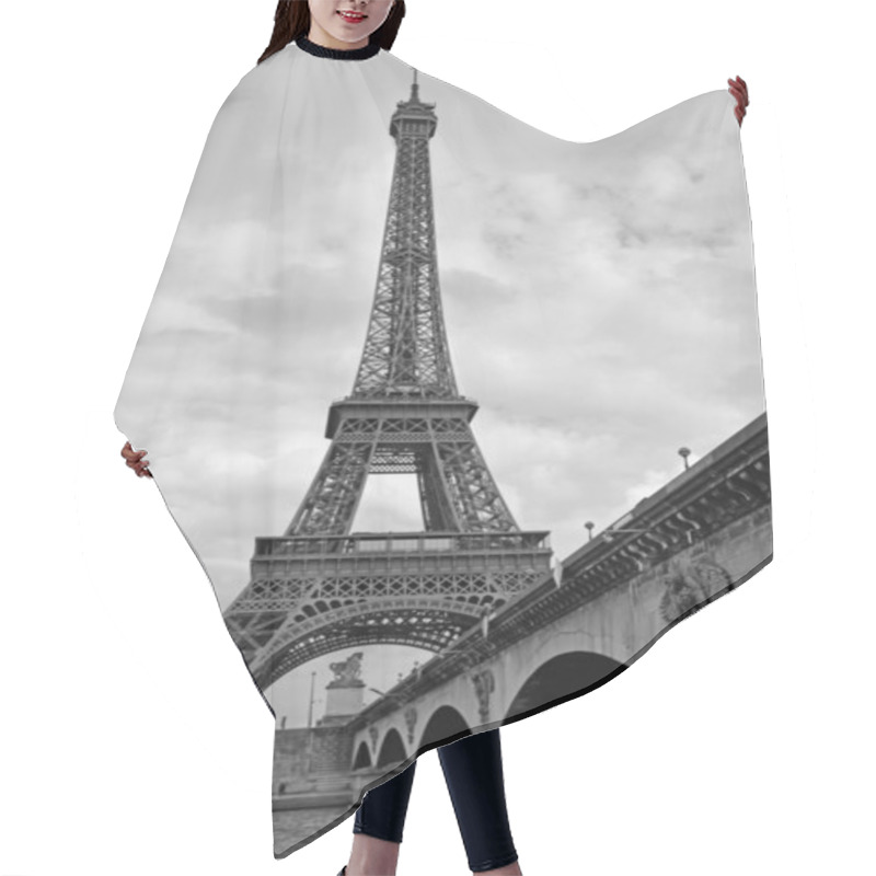 Personality  The Eiffel Tower In Paris, France Hair Cutting Cape