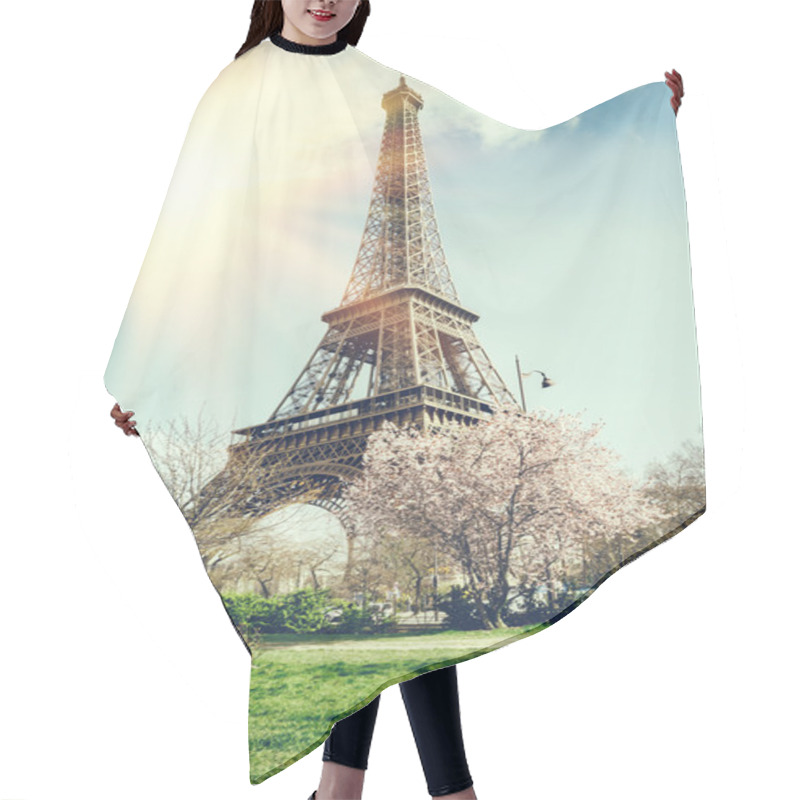 Personality  Eiffel Tower Hair Cutting Cape