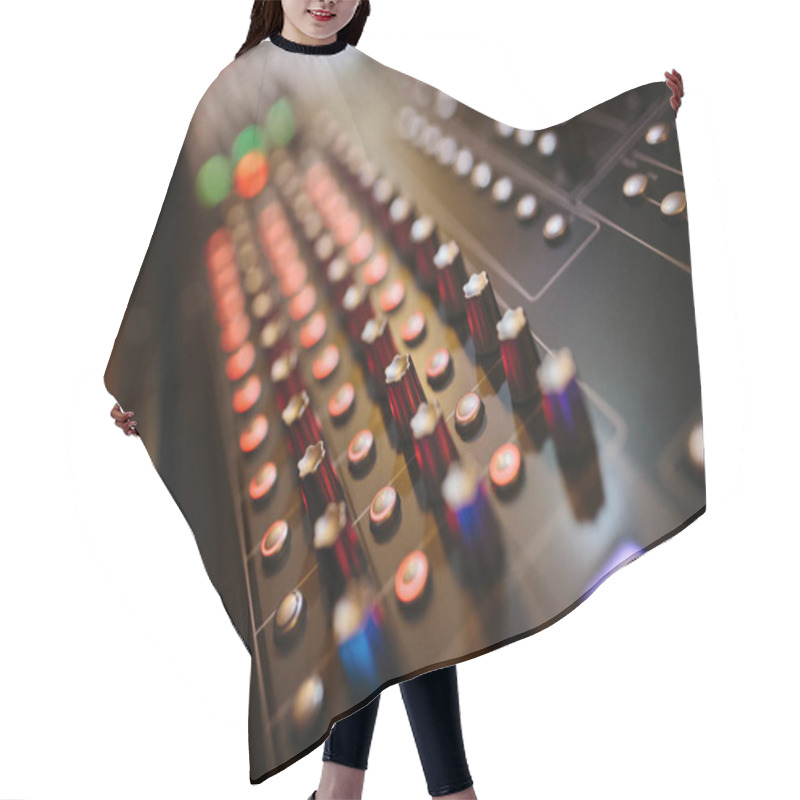 Personality  Digital Music Mixer Hair Cutting Cape