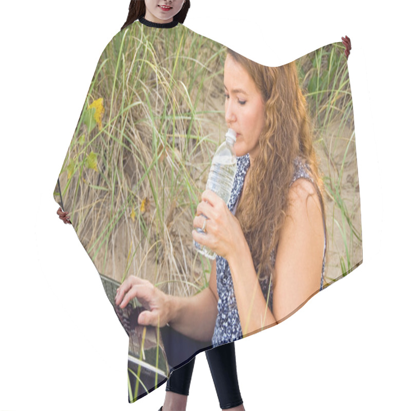 Personality  Woman With Laptop Hair Cutting Cape