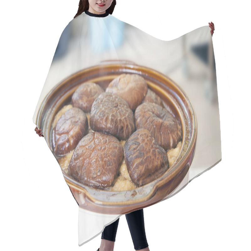 Personality  Stewed Shiitake Mushrooms In Slow Cooker Pot Hair Cutting Cape