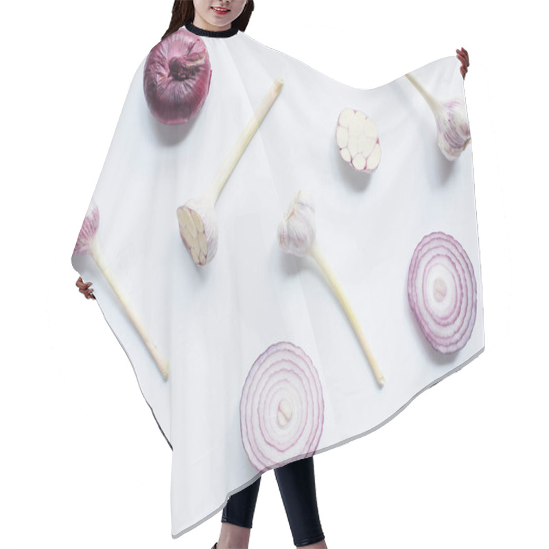 Personality  Top View Of Scattered Red Onion And Garlic On White Background Hair Cutting Cape