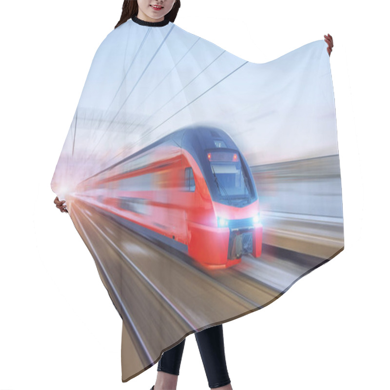 Personality  The Train Is Passing At Top Prohibitive Speed Motion Blur Hair Cutting Cape