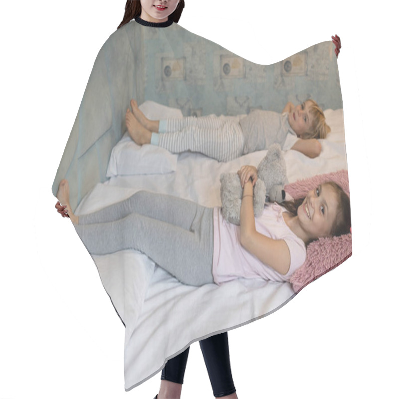 Personality  Two Children, Boy And Girl, Lie On The Bed, Cheerfully Resting Their Bare Feet On The Pillow. Brother And Sisters Having Fun On Their Parents Big Bed, Family Joy, Cozy Rest In The Bedroom Hair Cutting Cape