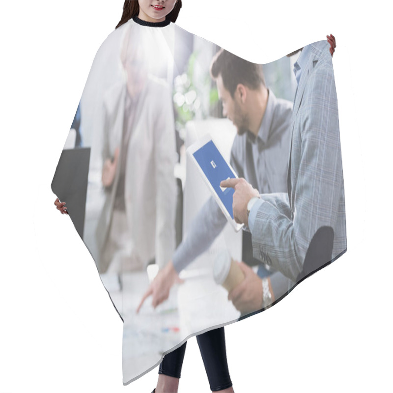 Personality  Businessman With Digital Tablet Hair Cutting Cape