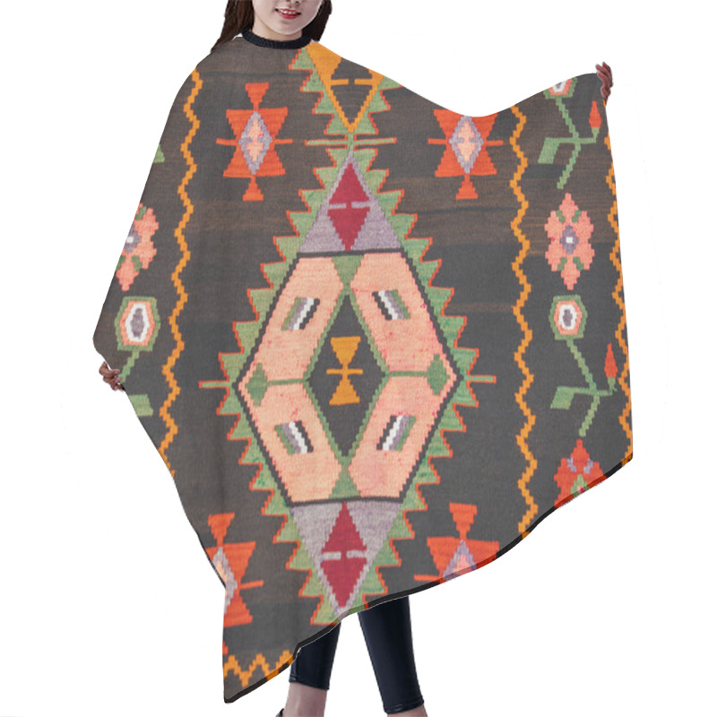 Personality  Close-up Of A Traditional Handwoven Rug Featuring Intricate Geometric Patterns With Vivid Colors Of Red, Orange, Green, And Black Emphasizing The Craftsmanship And Cultural Heritage Of The Design. Hair Cutting Cape