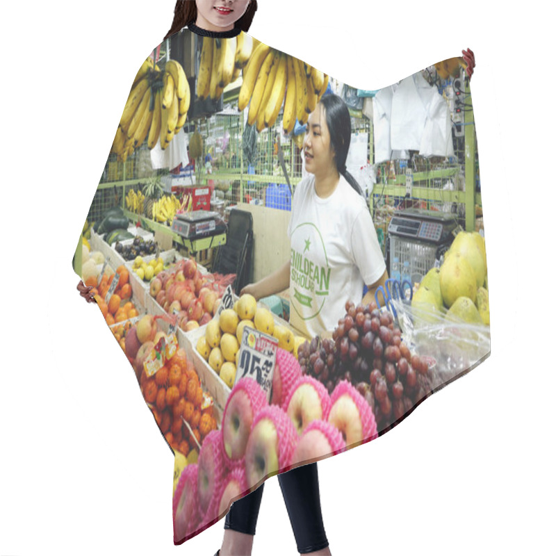 Personality  Market Stall Owner Sells Fresh Fruits At A Public Market. Hair Cutting Cape