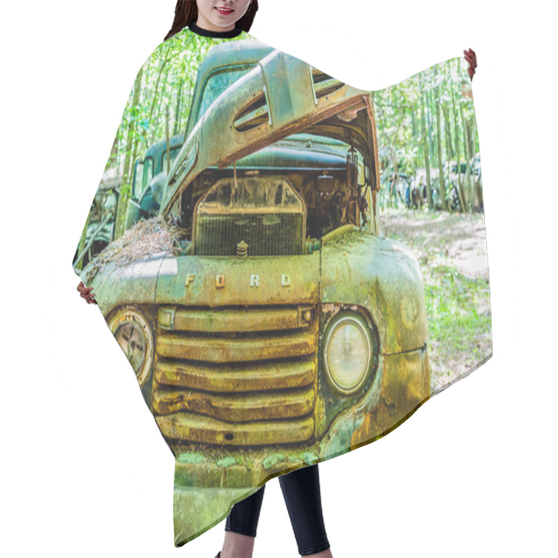 Personality  Old Green Ford Pickup With Hood Up Hair Cutting Cape