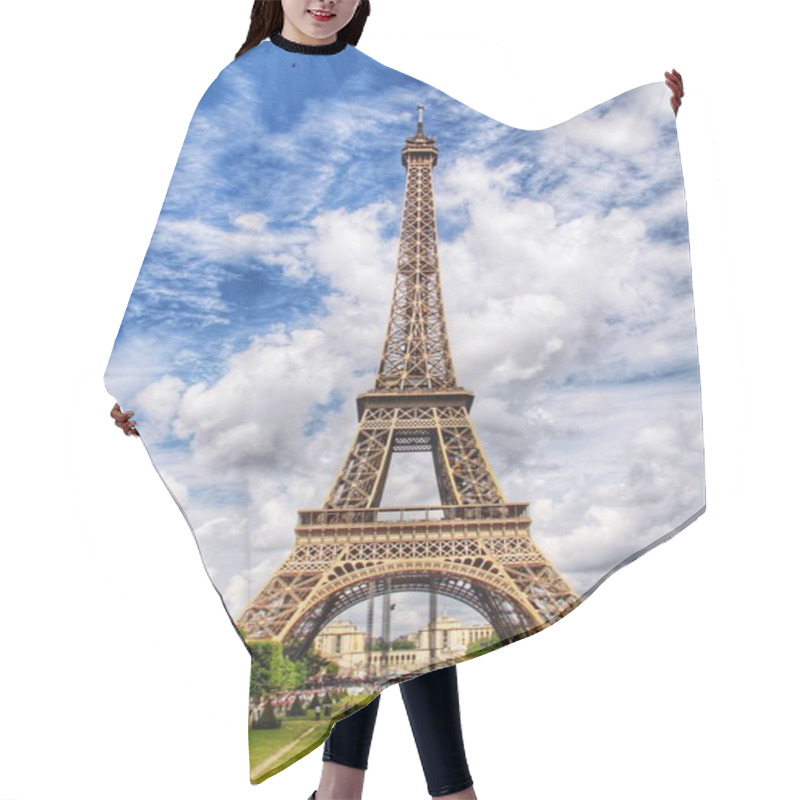 Personality  The Eiffel Tower Hair Cutting Cape