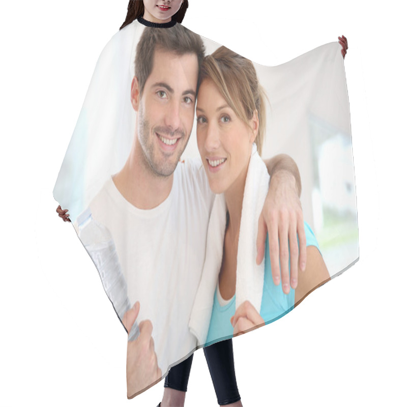 Personality  Couple In Fitness Gym Hair Cutting Cape