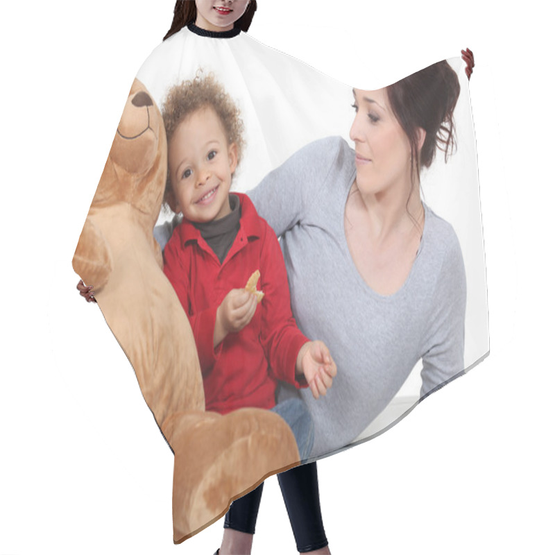 Personality  Mother With Baby And Teddy Bear Hair Cutting Cape