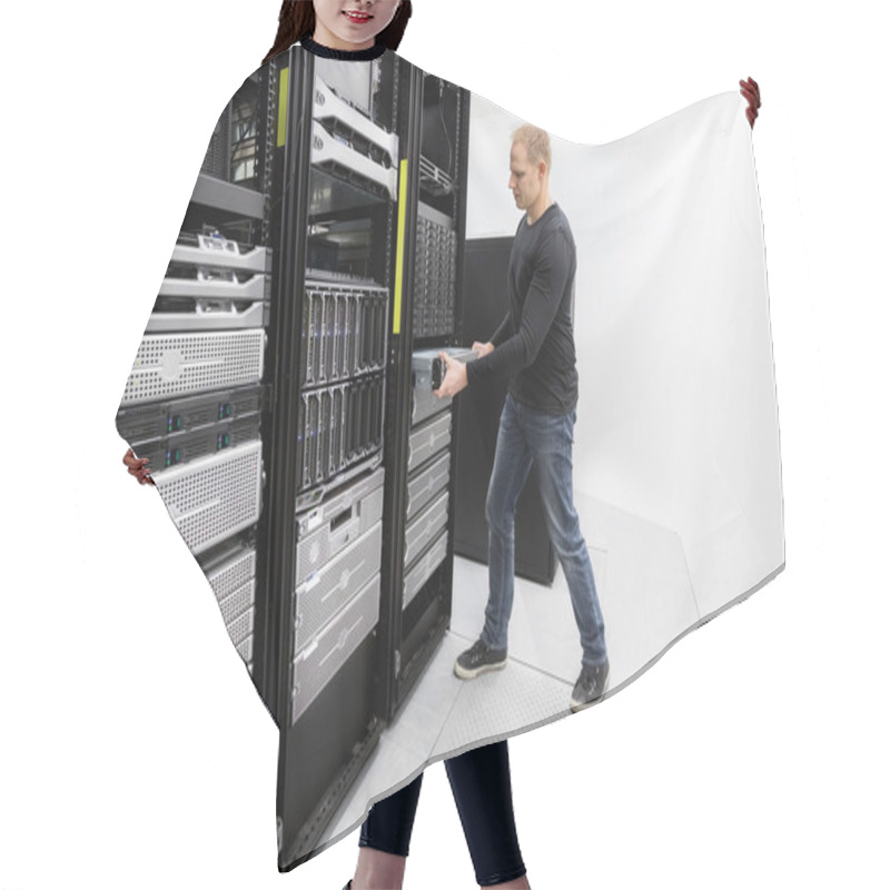 Personality  It Professional Install Rack Server In Datacenter Hair Cutting Cape