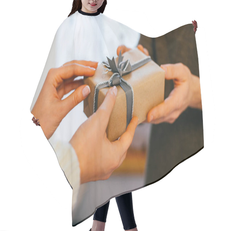 Personality  Young Woman Gives A Gift In A Box Hair Cutting Cape