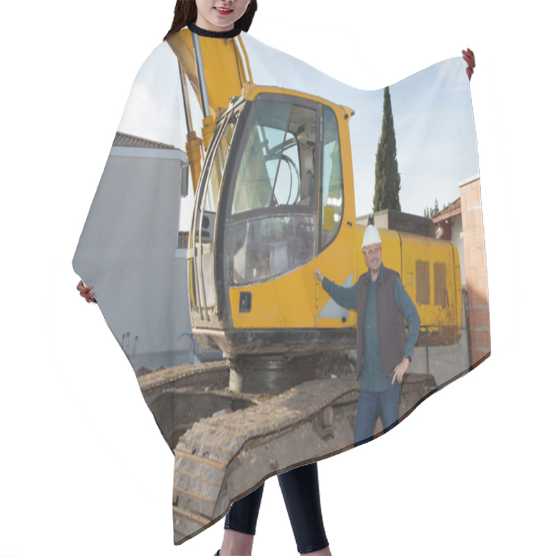 Personality  Male Construction Worker Next To Excavator Track Hair Cutting Cape