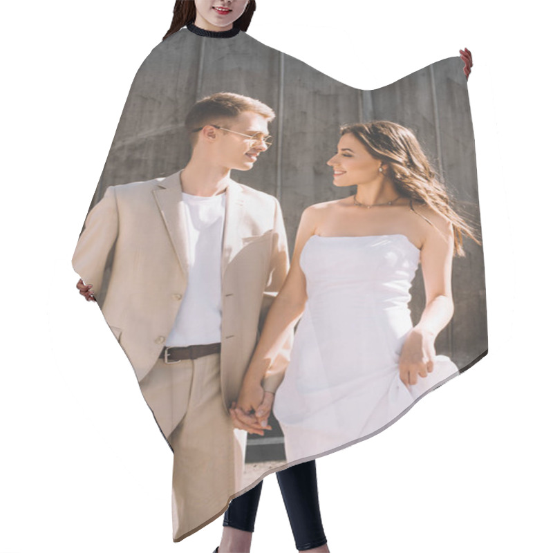 Personality  Elegant Wedding Couple Holding Hands And Looking At Each Other Hair Cutting Cape