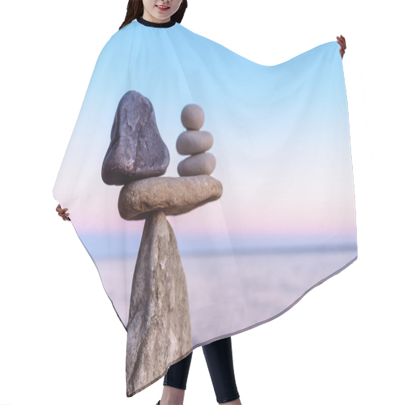 Personality  Well-balanced Of Stones Hair Cutting Cape