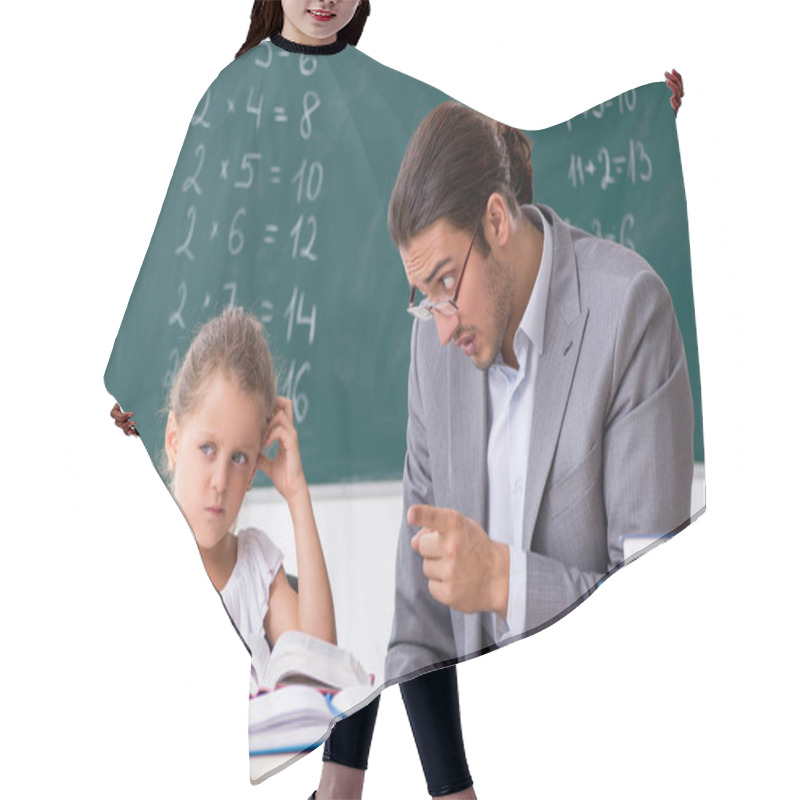 Personality  The Teacher With Young Girl In The Classroom Hair Cutting Cape