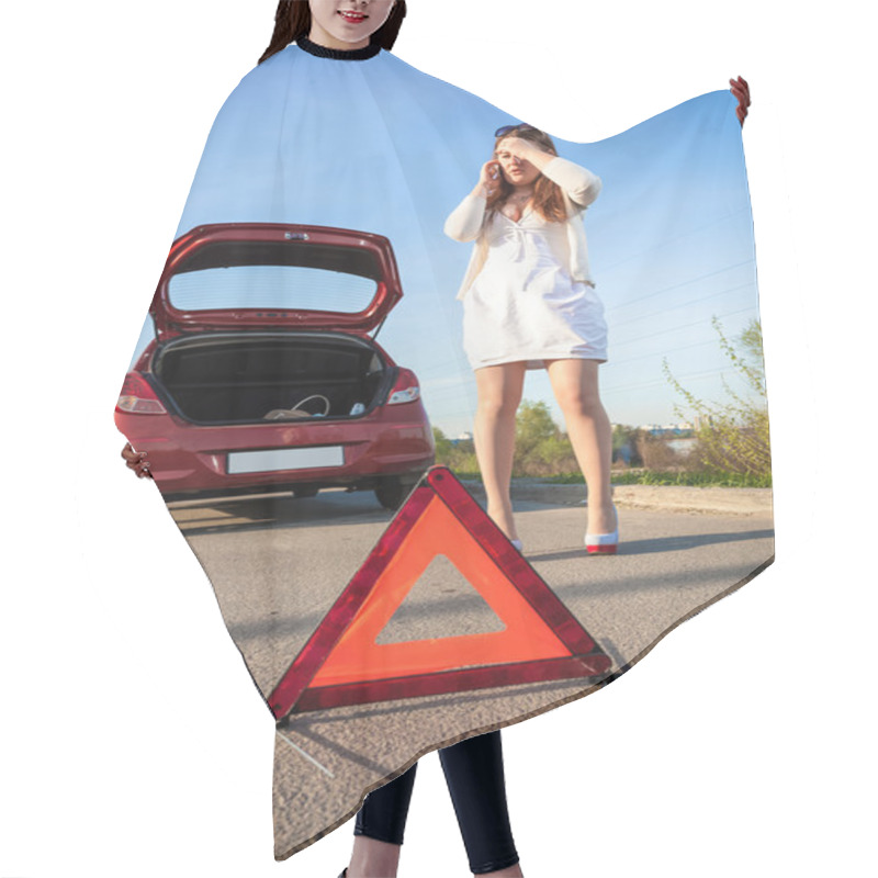 Personality  Woman Calling Phone Near Crashed Car Hair Cutting Cape