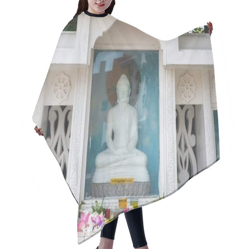 Personality  Buddha Statue Behind Glass Hair Cutting Cape