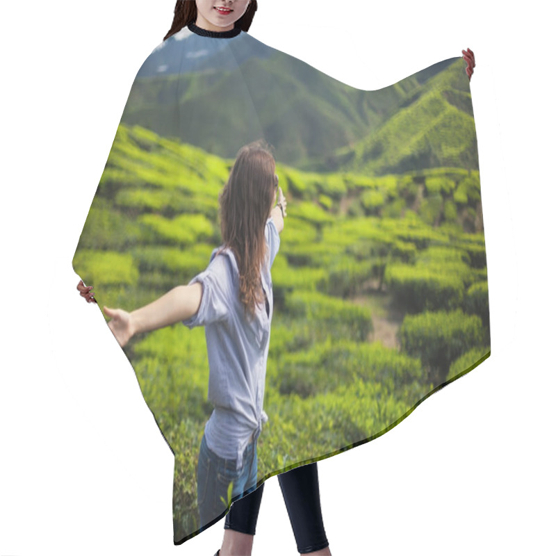 Personality  Woman With Open Arms On Tea Plantation Hair Cutting Cape