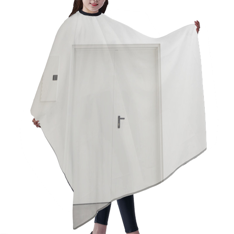 Personality  White Office Door Hair Cutting Cape