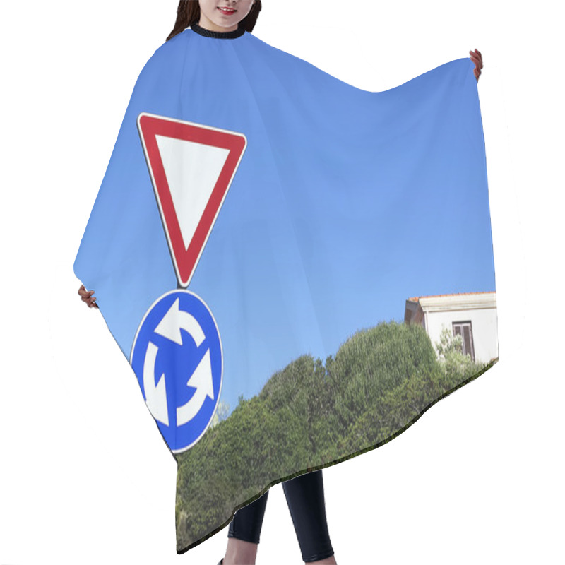 Personality  Roundabout Sign Hair Cutting Cape