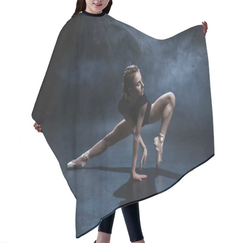 Personality  Ballerina Dancing In Pointe And Leotard Hair Cutting Cape