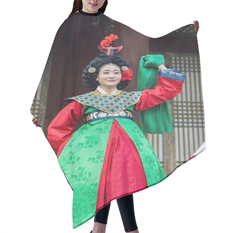 Personality  Korean Woman Dancer Wearing Traditional Korean Clothing Hanbok In The Gyeongbokgung Palace In Seoul South Korea Hair Cutting Cape