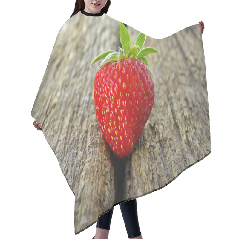 Personality  Ripe Red Strawberry On A Wooden Background Hair Cutting Cape