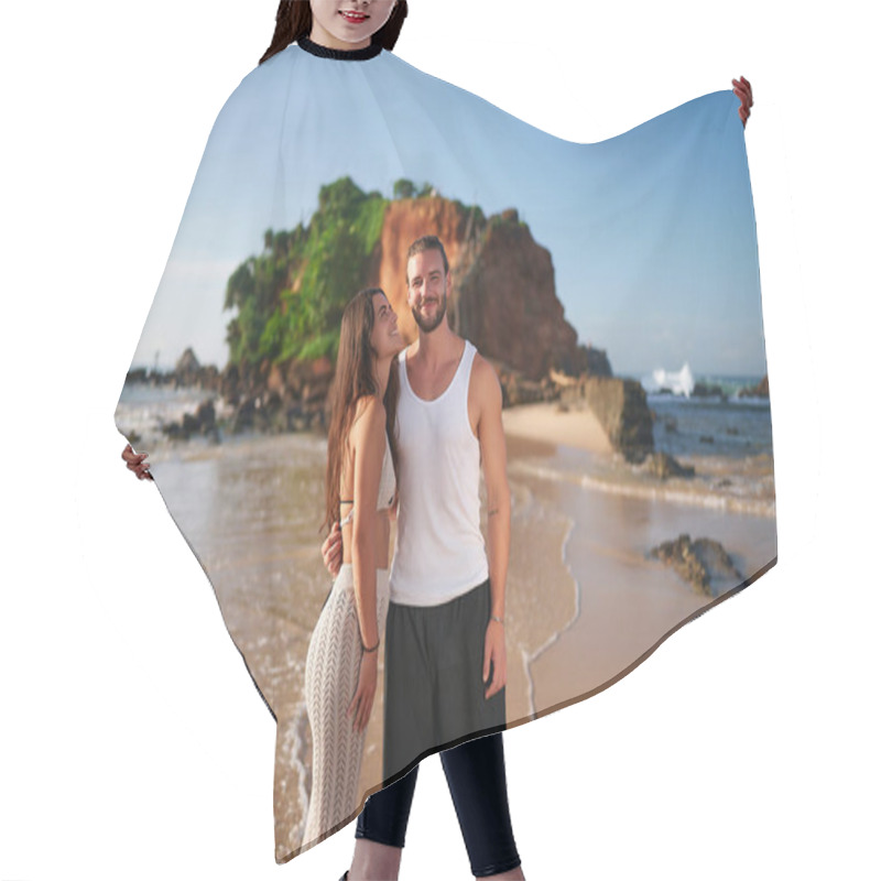 Personality  Man And Woman Enjoy Romantic Tropical Getaway. Happy Couple Embracing On Sandy Beach During Sunset. Vacation, Love, Travel, And Leisure Concept. Smiling Tourists By The Sea, Summer Holiday. Hair Cutting Cape