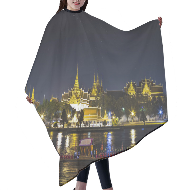 Personality  Thai's King Palace With Goldent Guard Ship Hair Cutting Cape