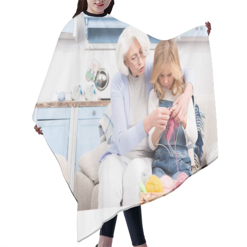 Personality  Grandmother And Granddaughter Knitting Hair Cutting Cape