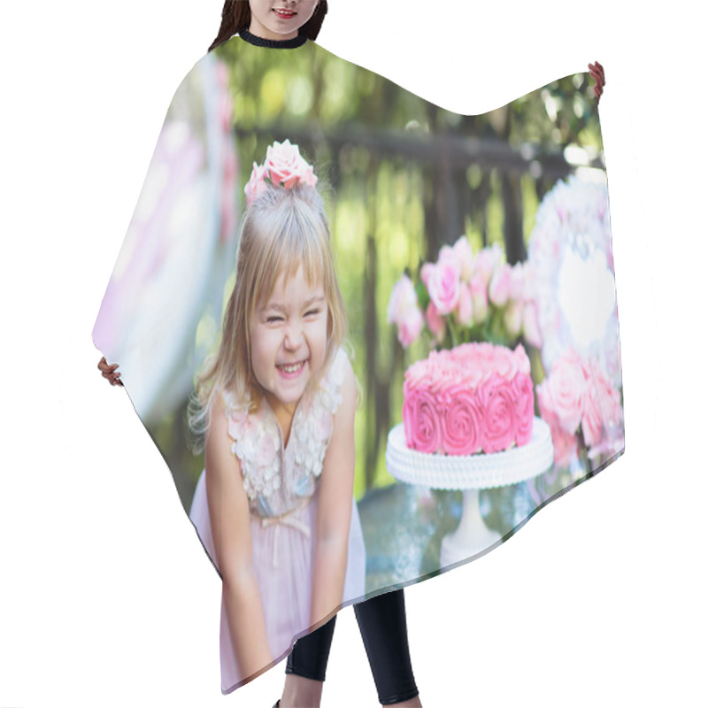 Personality  Little Girl Celebrate Happy Birthday Party With Rose Outdoor Hair Cutting Cape