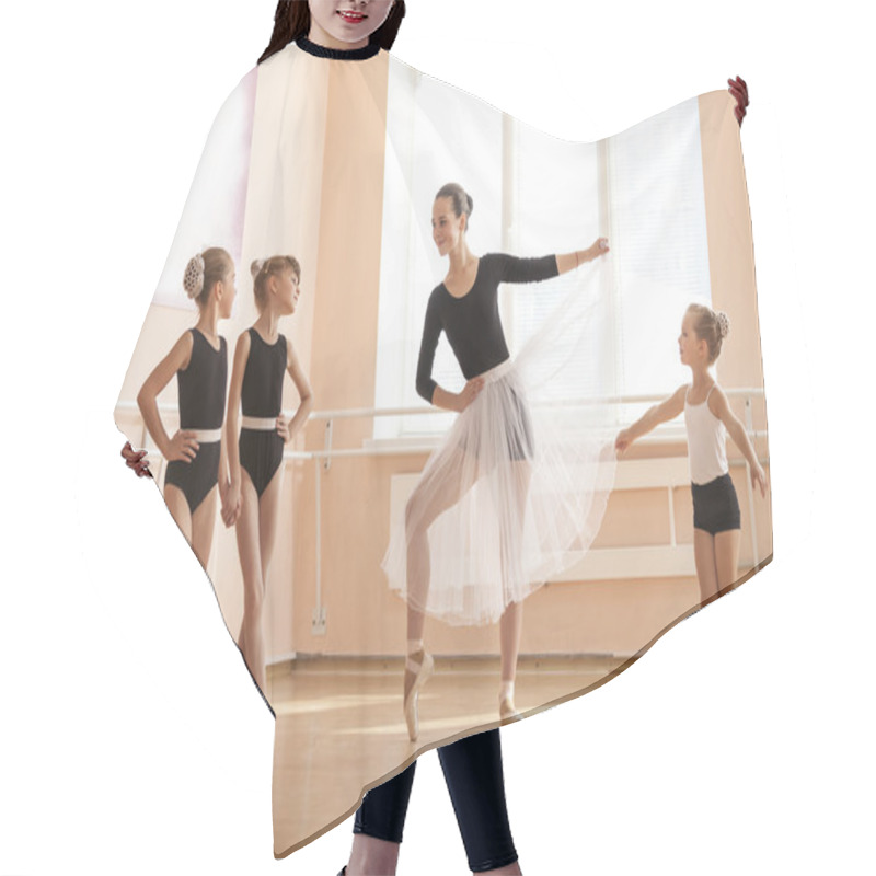 Personality  Girls At Ballet Dancing Class Hair Cutting Cape