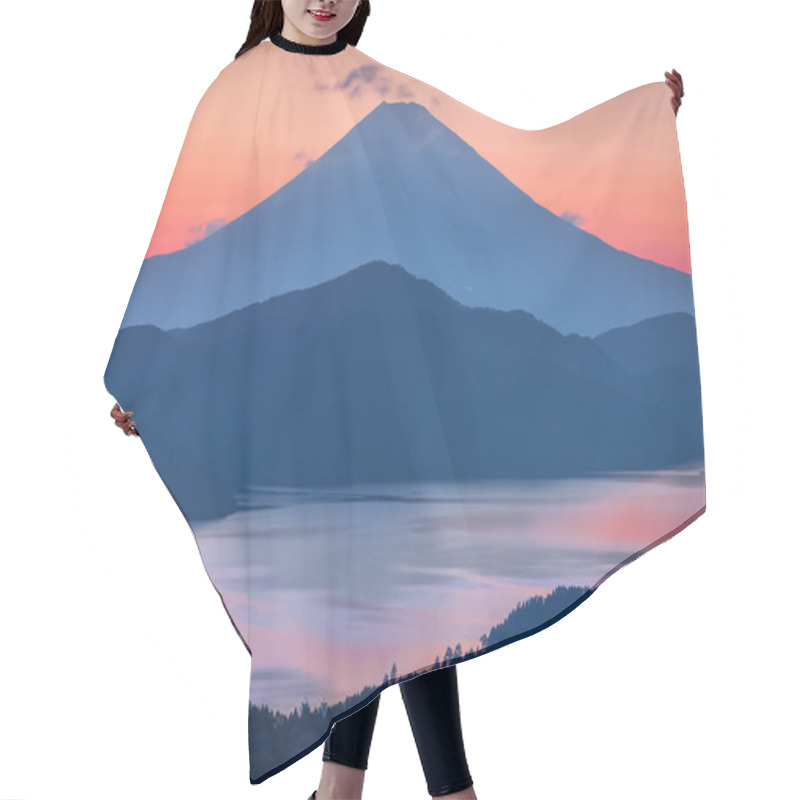 Personality  Beautiful Lake Ashi Hair Cutting Cape