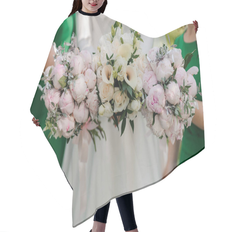 Personality  Elegant Floral Bouquets At A Wedding Ceremony. Hair Cutting Cape