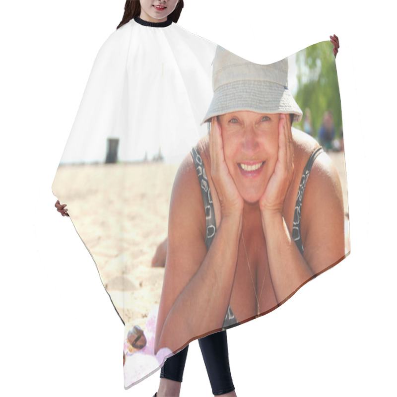 Personality  Mature Woman Beach Hair Cutting Cape